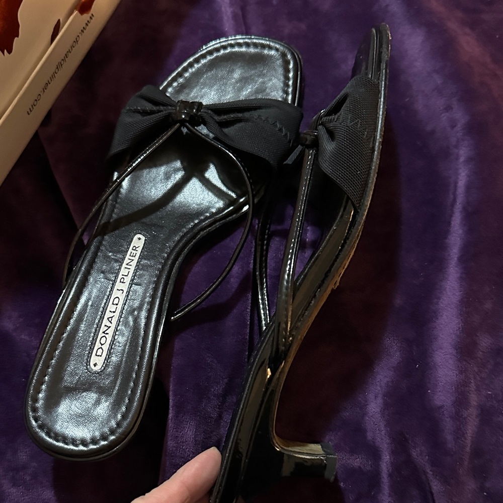 Donald J. Pliner Black Satin Bow Slide Sandals w dustbag - Picture 2 of 5